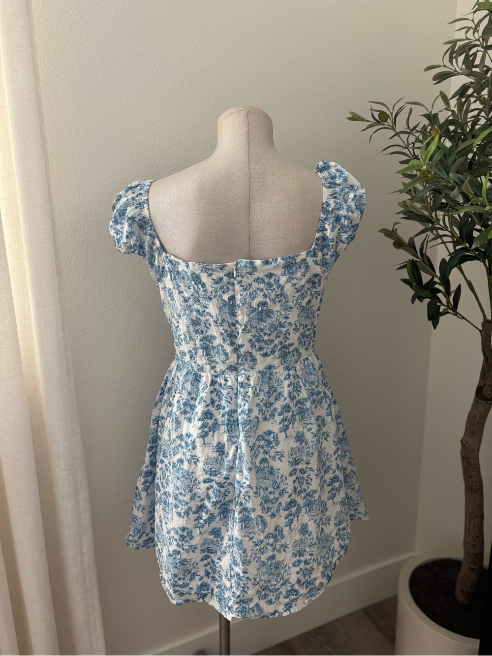 Mixed Thread Blue Floral Puff-Sleeve Dress - Picture 3 of 6